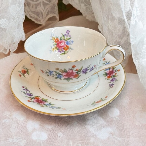 Vintage Mikuni Japan Fine China Dresden Teacup & Saucer Set - Picture 1 of 12